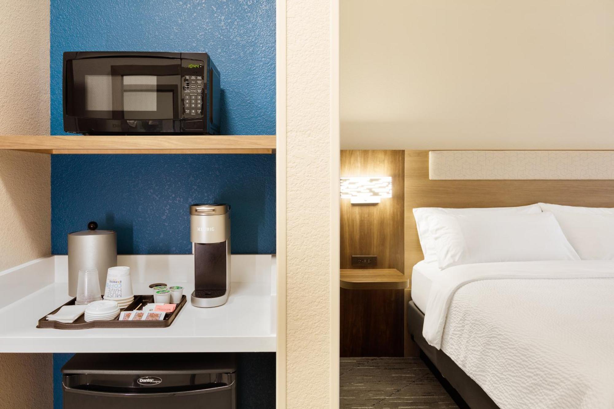 Holiday Inn Express Hotel & Suites Terre Haute By Ihg Zewnętrze zdjęcie