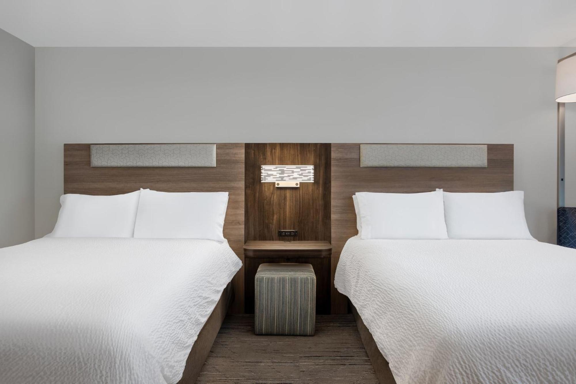 Holiday Inn Express Hotel & Suites Terre Haute By Ihg Zewnętrze zdjęcie