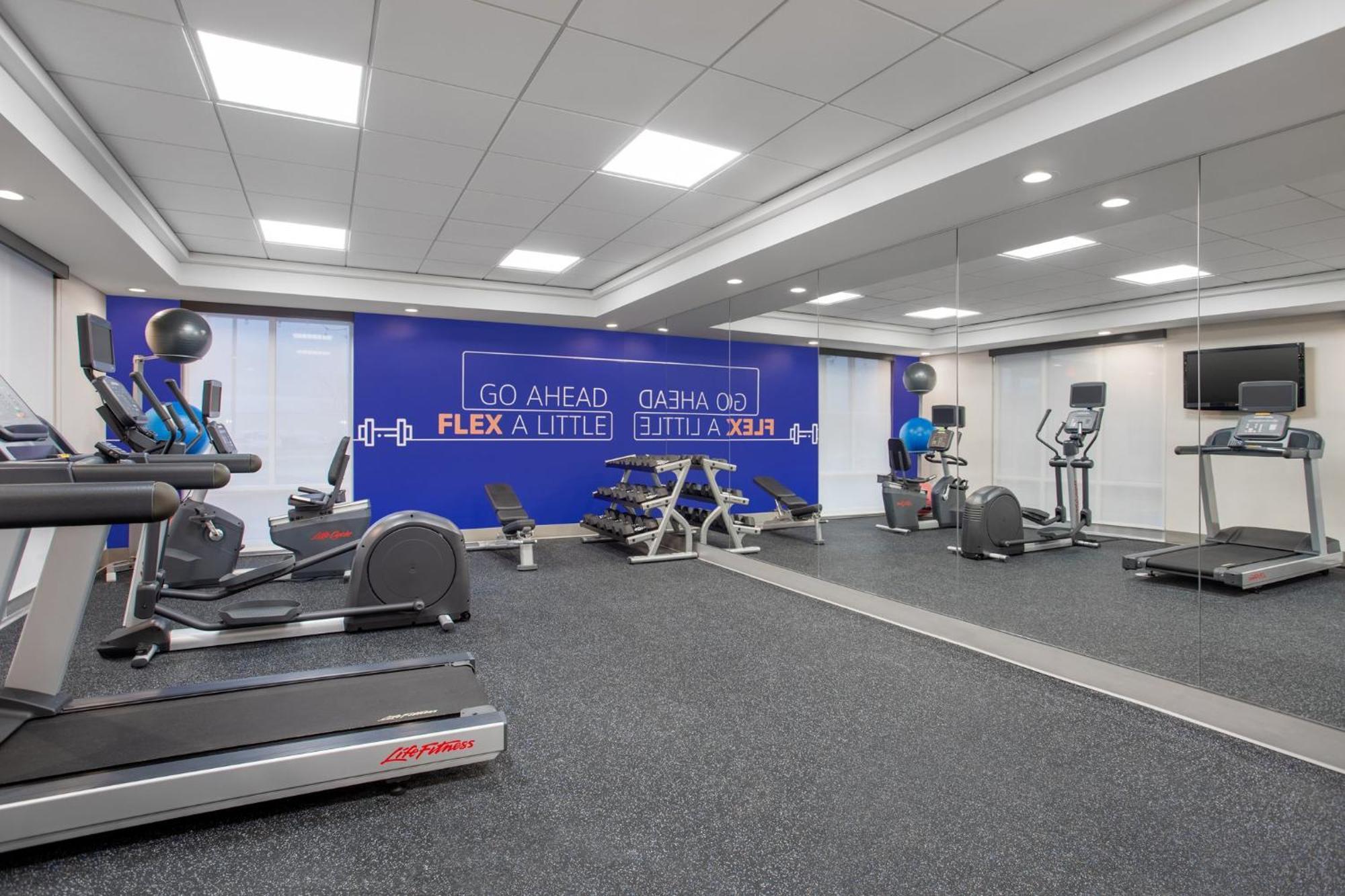 Holiday Inn Express Hotel & Suites Terre Haute By Ihg Zewnętrze zdjęcie