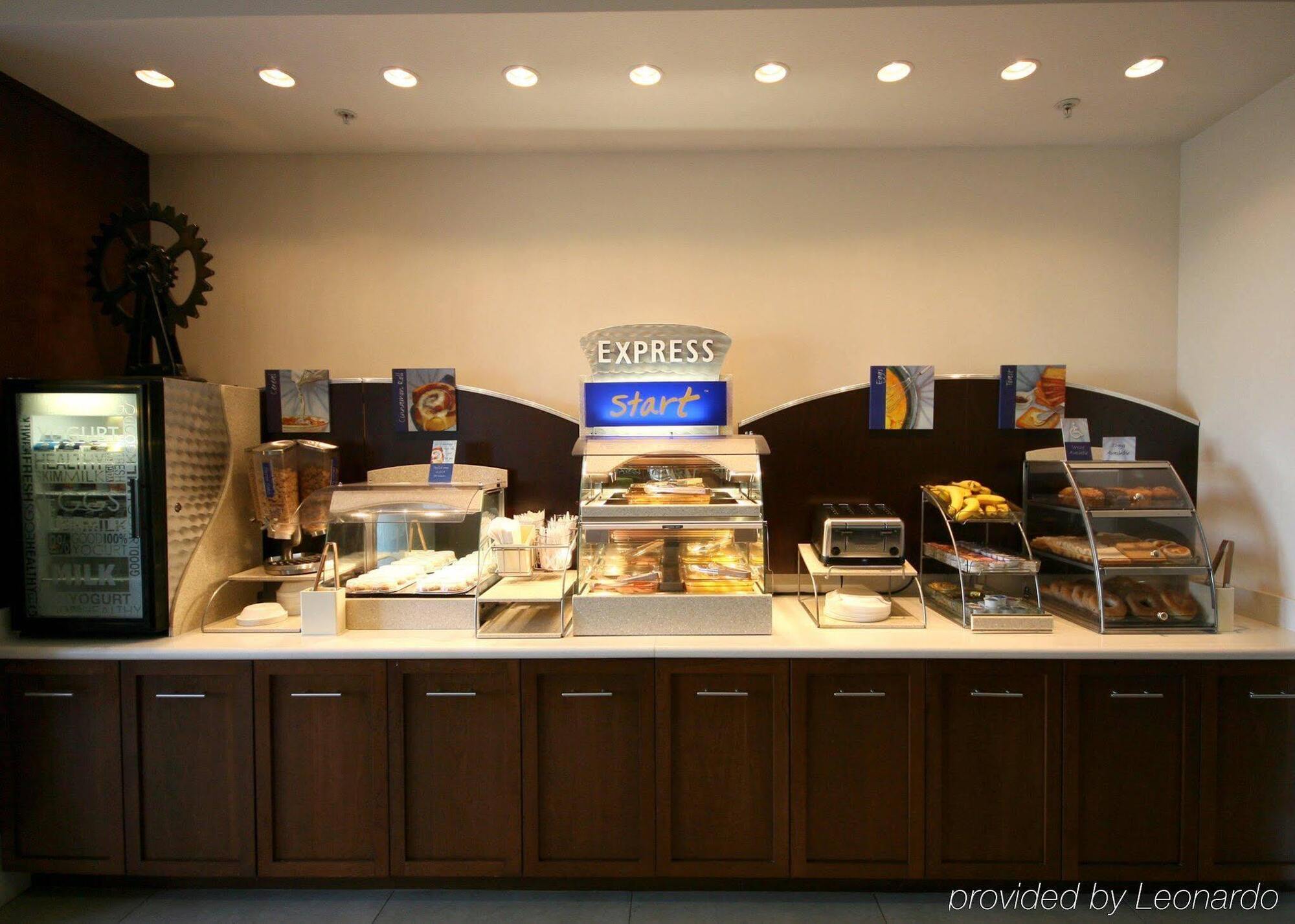 Holiday Inn Express Hotel & Suites Terre Haute By Ihg Zewnętrze zdjęcie